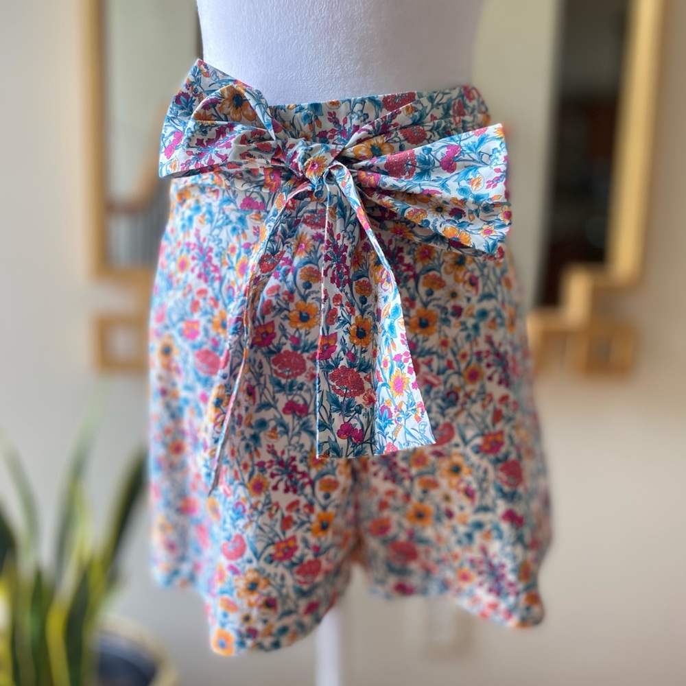 Antonio Melani Dawson Shorts sz 0 with bow ties